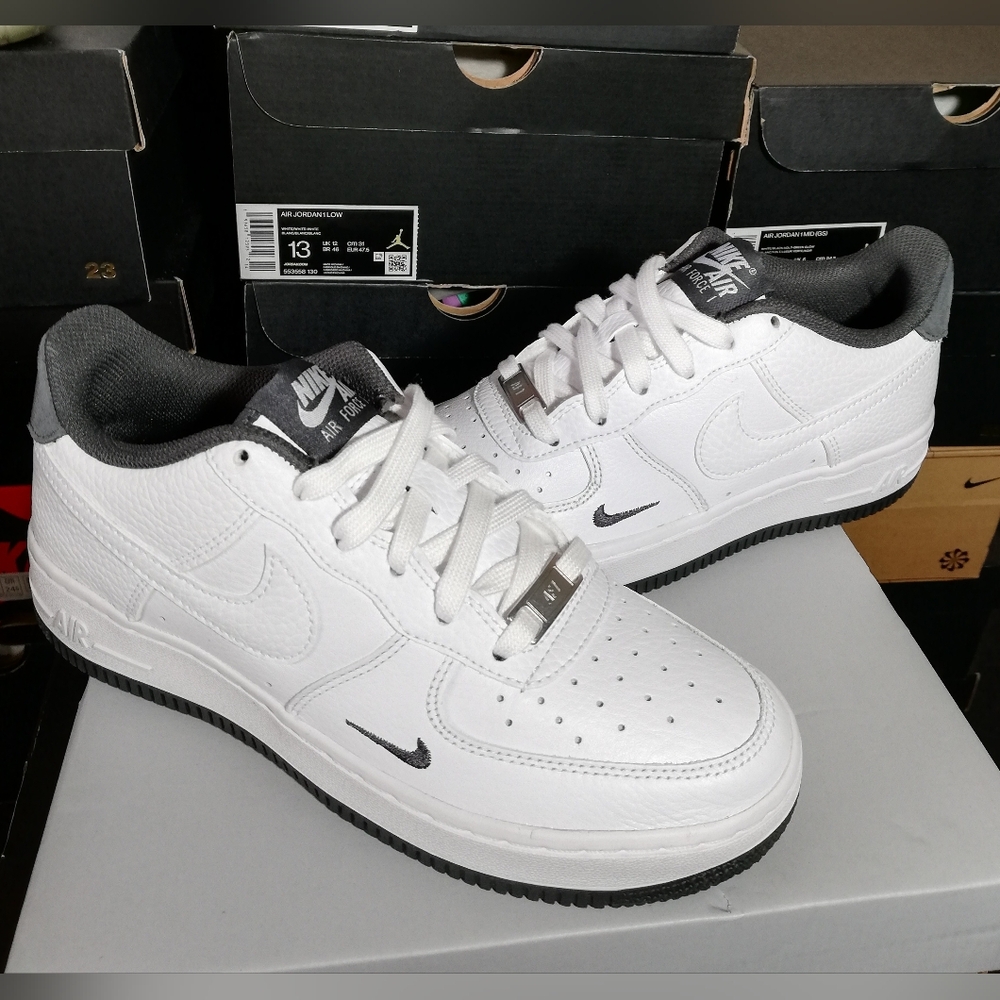 NIKE AIR FORCE1 "WHITTE-CARBON BLACK-GREY WOMEN'S US SIZE 7.5 BRAND NEW IN BOX - Picture 2 of 12